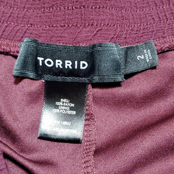 Torrid crepe wide leg burgandy comfort pants with pockets - Picture 5 of 9
